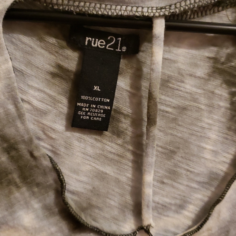 shirt - Picture 2 of 2